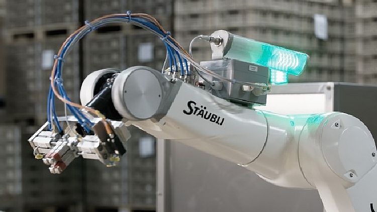 A light bar indicates the operational status of the robot, similar to a traffic light.