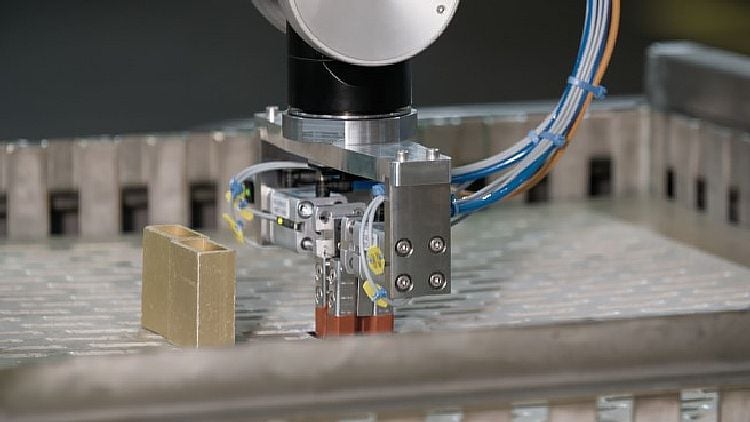 Its multiple safety functions make the six-axis machine ideally qualified for MRC applications.